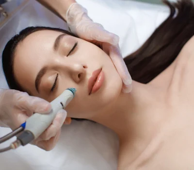 Professional female cosmetologist doing hydrafacial procedure in Cosmetology clinic. Doctor use hydra vacuum cleaner. Rejuvenation And Hydratation. Cosmetology